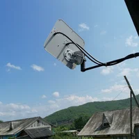 Панельная LTE-антенна на кронштейне у частного дома